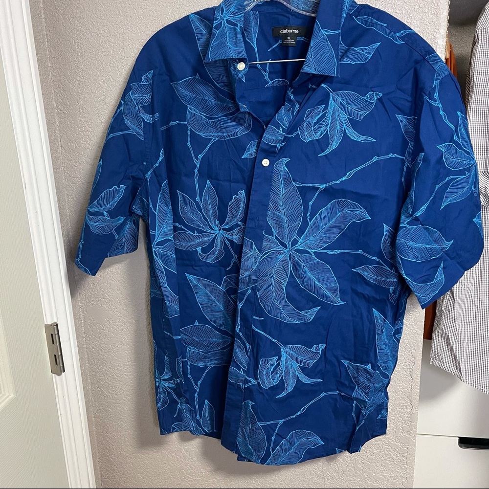 Men’s Claiborne XL 
Blue Short Sleeve Button Up